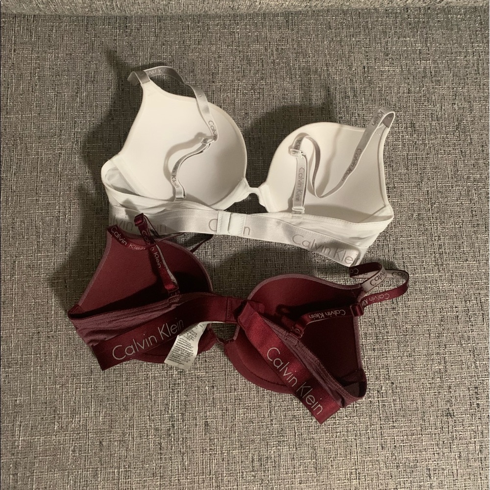 New Unboxed Set Of 2 Calvin Klein 34b Bras - image 2